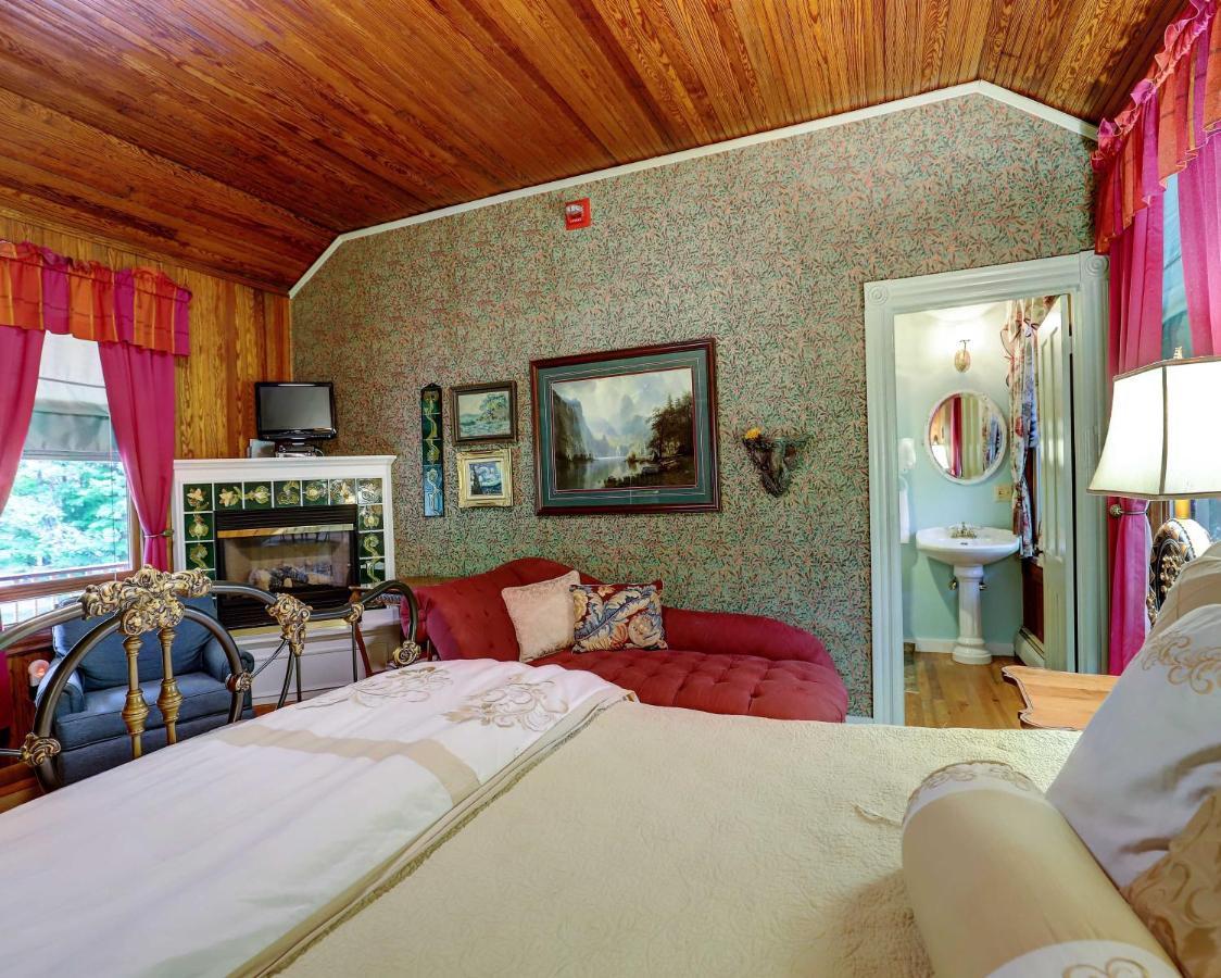 The Fairlawn Inn Hunter Bagian luar foto