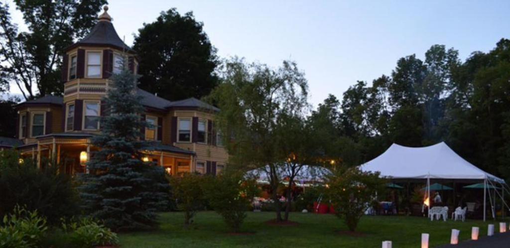 The Fairlawn Inn Hunter Bagian luar foto