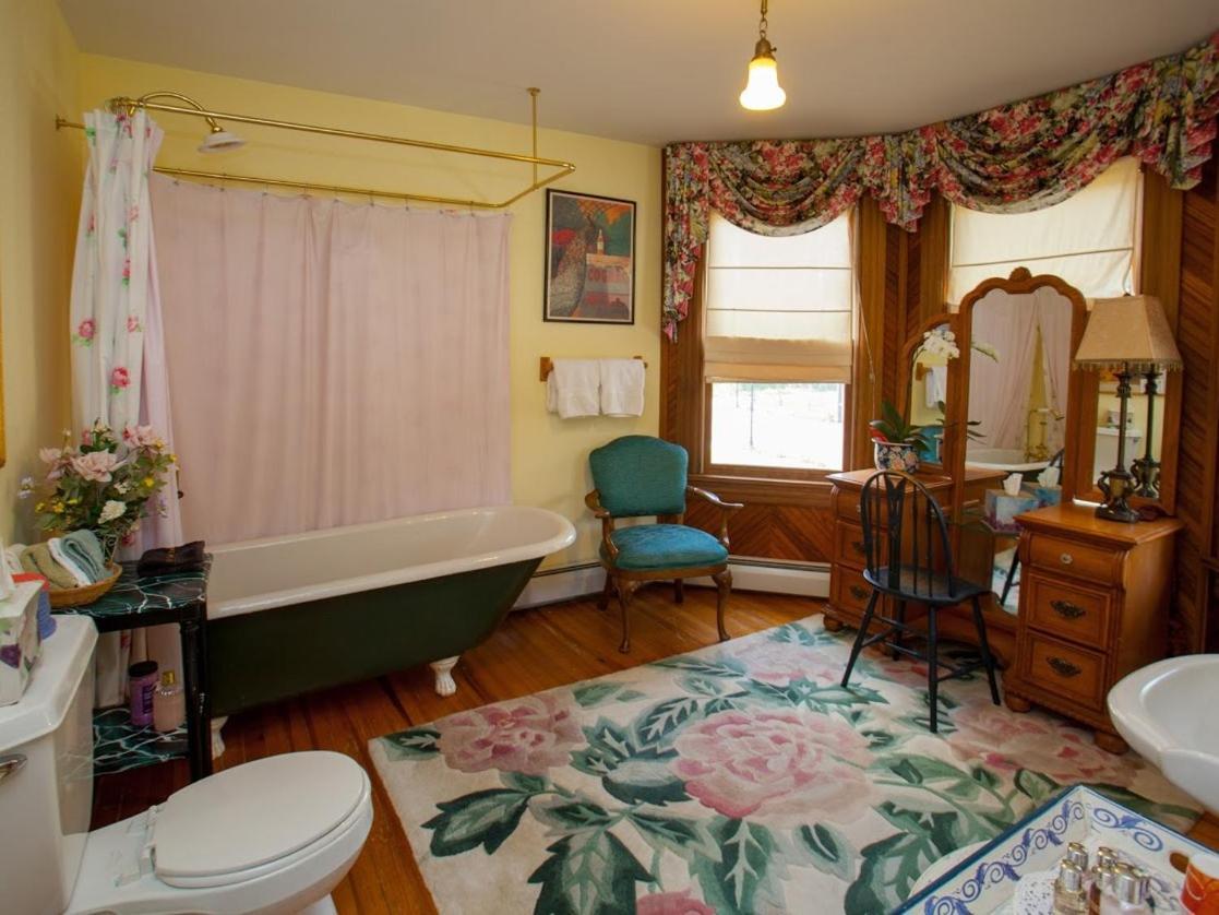 The Fairlawn Inn Hunter Bagian luar foto